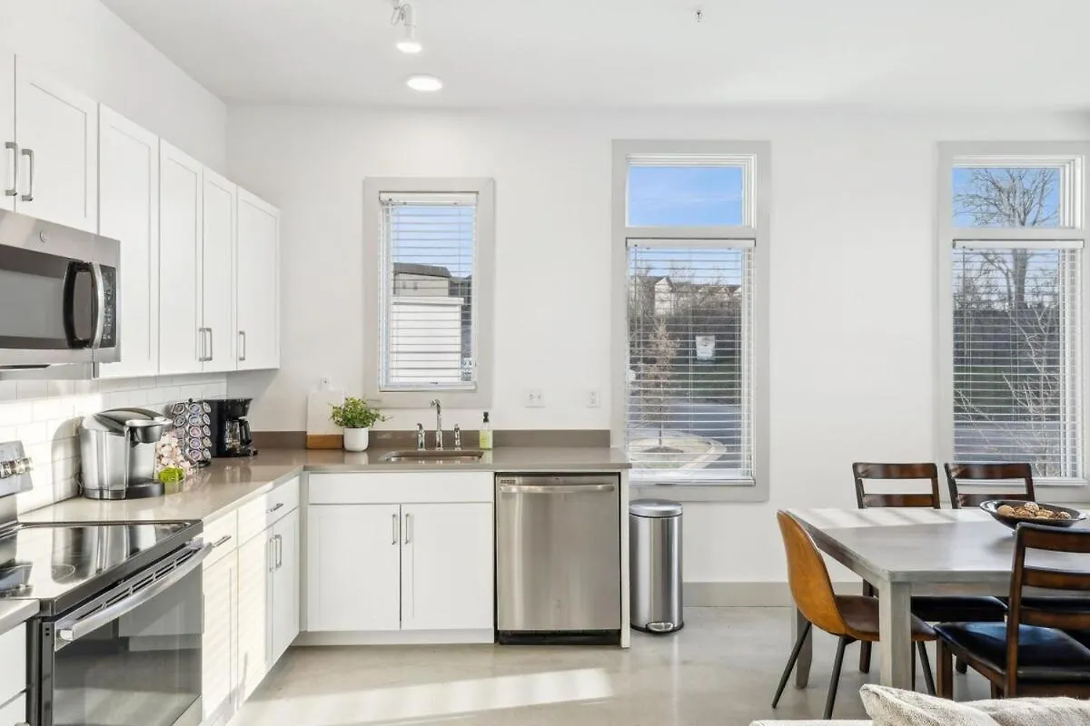 Modern Townhome 2 Miles South Of Downtown And Broadway Ave Nashville Apartment